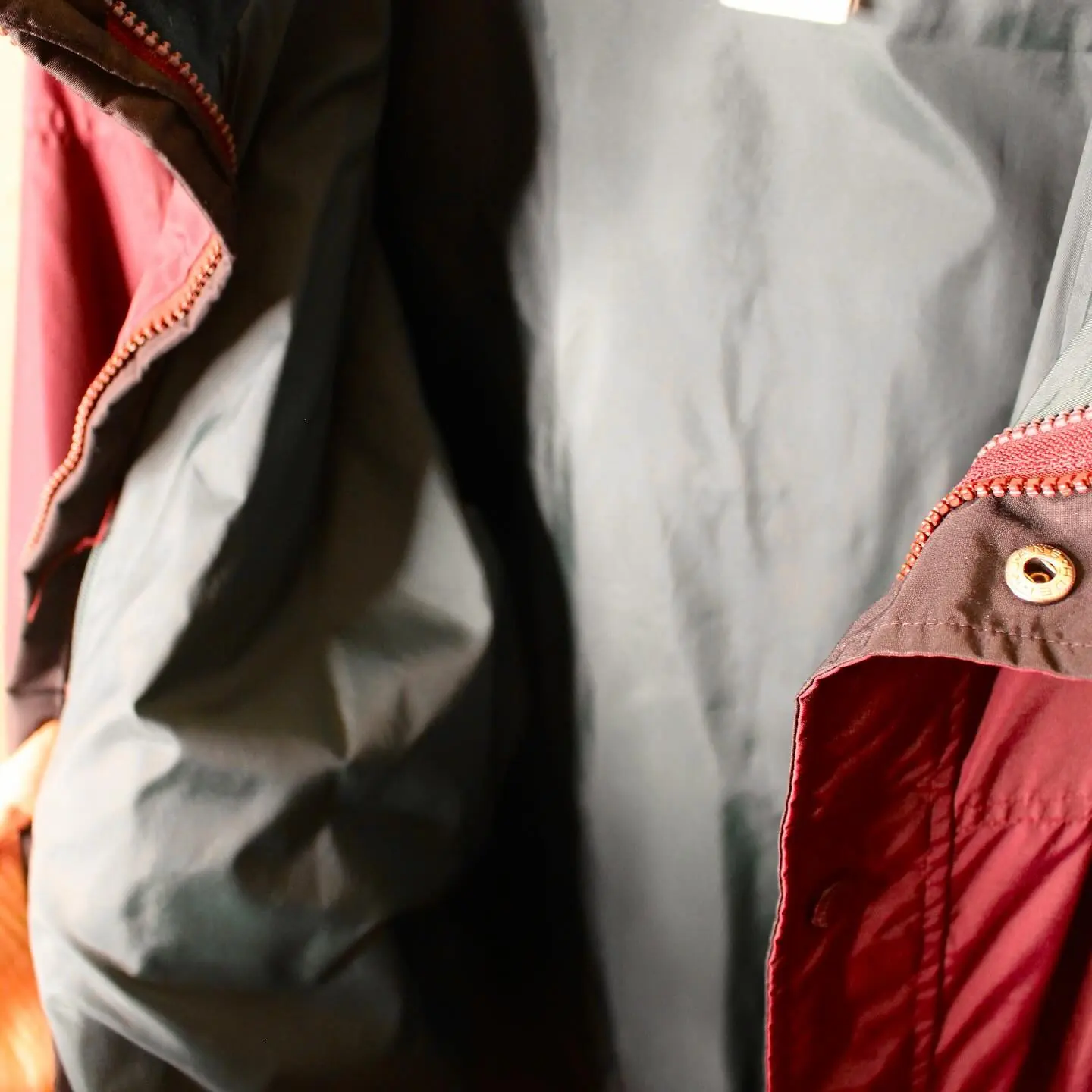 Vintage Columbia Sportswear Men’s Burgundy and Green Coat (to better understand the color, please refer to the last slide), view 9 of 10