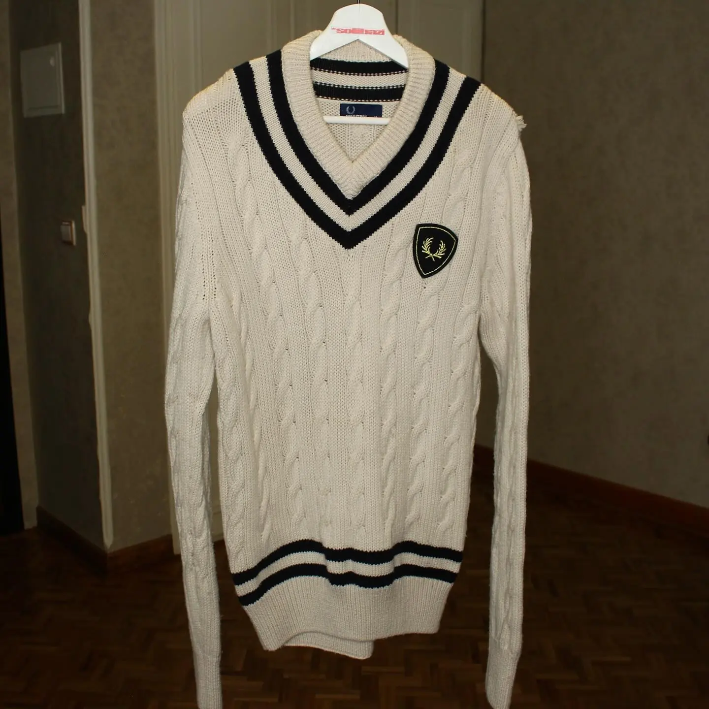 Fred Perry V Neck Cable Knit In Off White, view 2 of 4